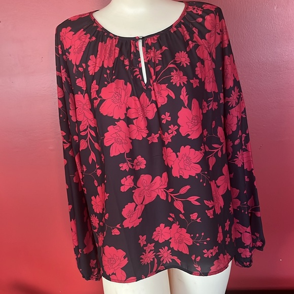 Tinsel Tops - Like new Tinsel floral top